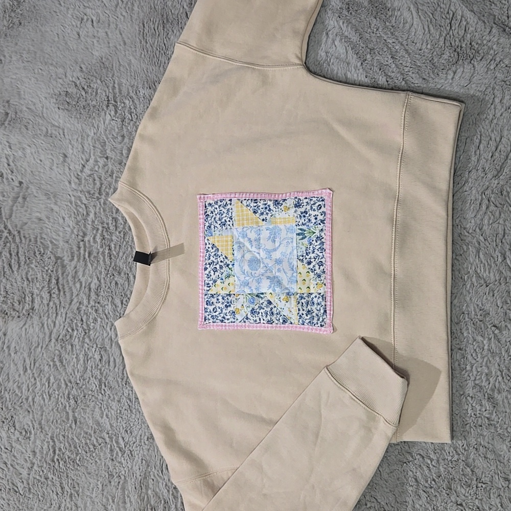 Beige yellow cropped quilted star block  sweatshirt